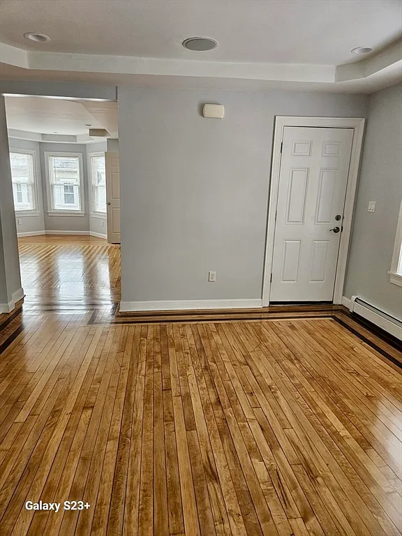 5 bed, 1.0 bath, 2200 sqft, $3,500 — Photo 3