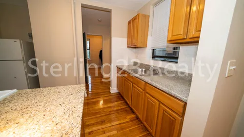 21-47 27th St #2D Photo 1