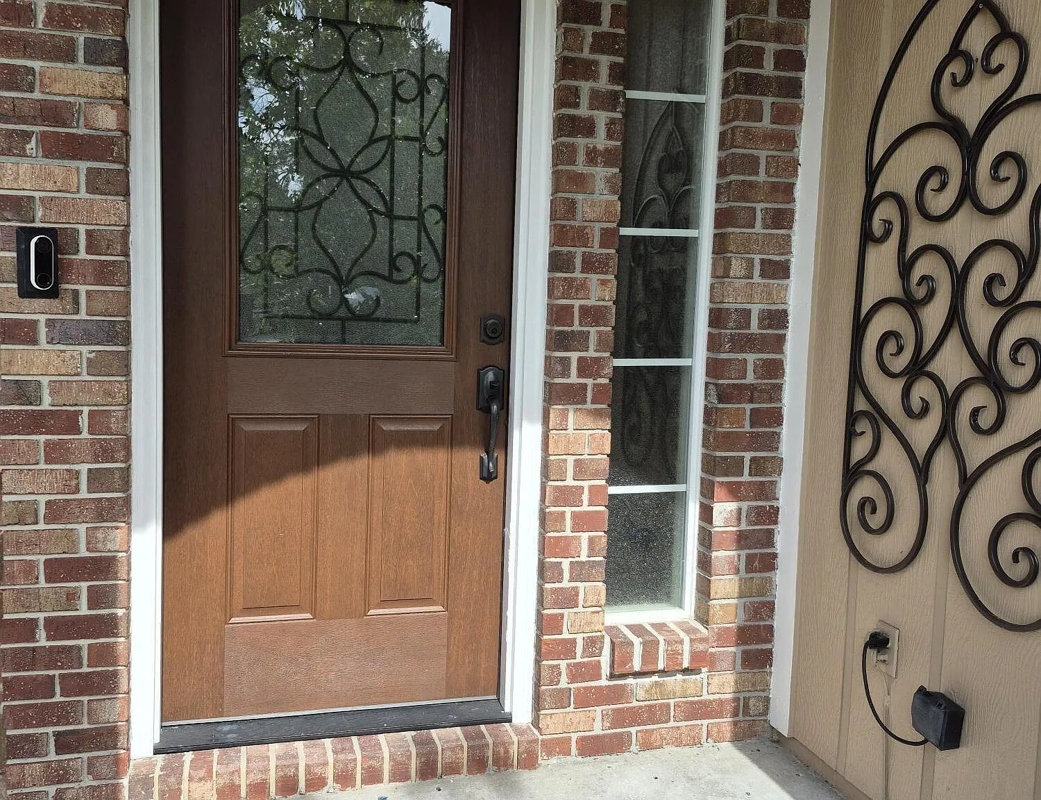 3 bed, 2.0 bath, 2049 sqft, $2,495 — Photo 3