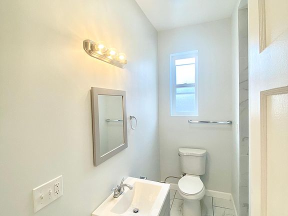 5th image of 2238 S Homan Ave #2R