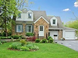 320 Auburn Ave, Winnetka, IL 60093