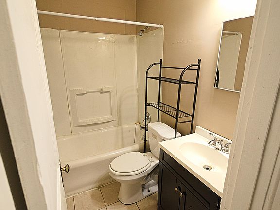 2nd image of 4988 Odell St #2