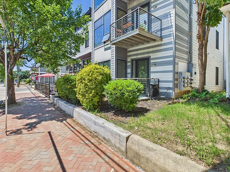 2028 W Cary St #4 — Photo 44