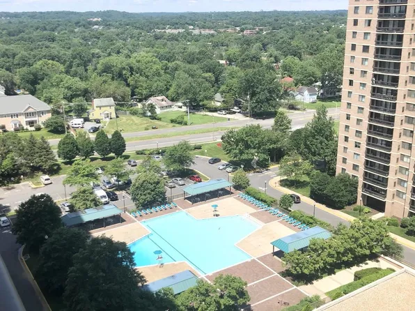 5501 Seminary Rd APT 1502S, Falls Church, VA 22041