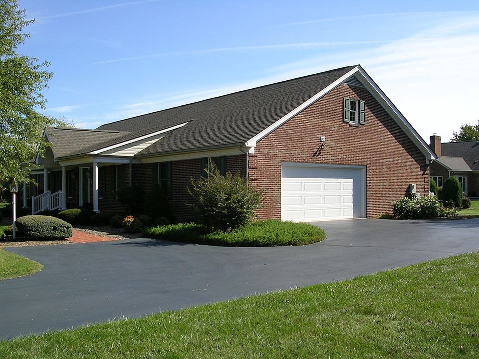 2nd image of 8 Wellington Pl