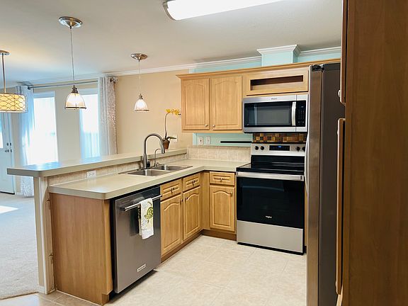 2nd image of 60 W Harbor Dr