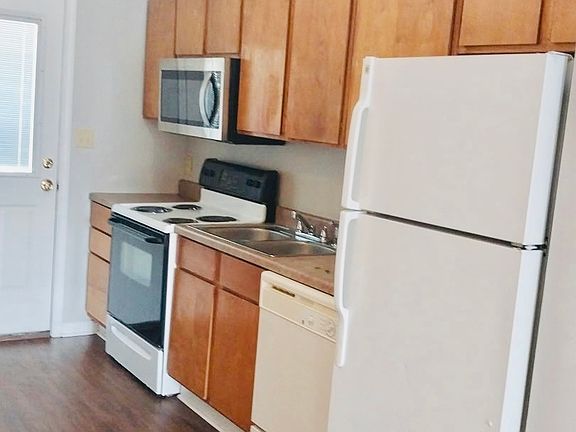 2nd image of 901 Scott St #1