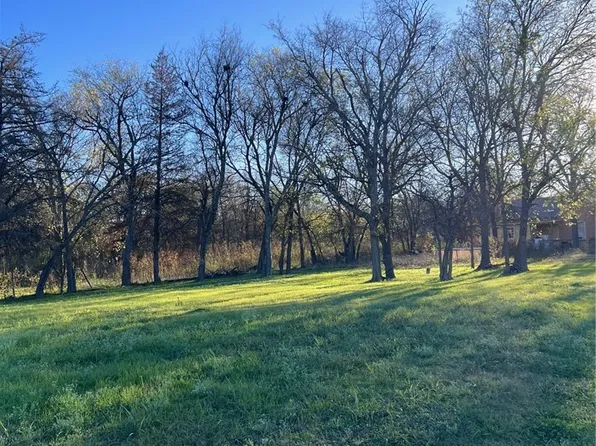 S Smyth St, Mart, TX 76664