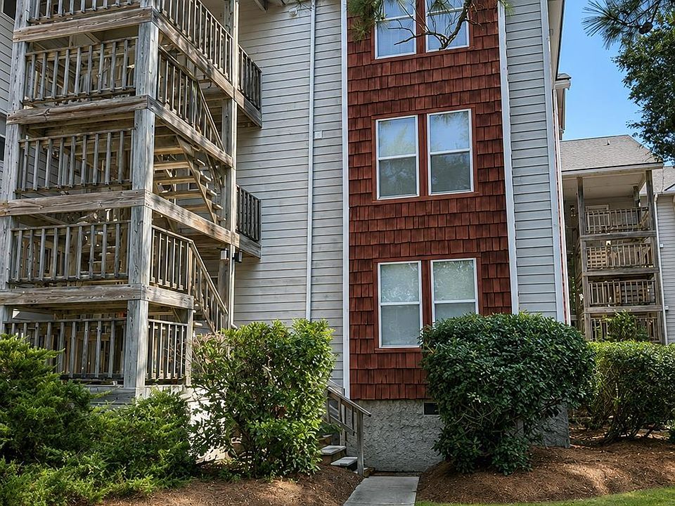 1st image of 700 W 1st St