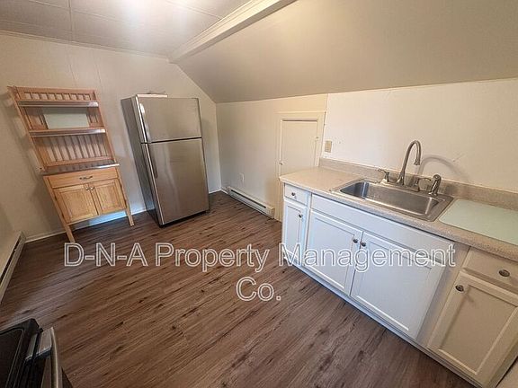 3rd image of 154 Garibaldi Ave #3