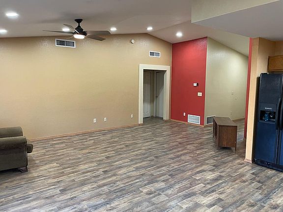 4th image of 3025 W Country Hill Dr