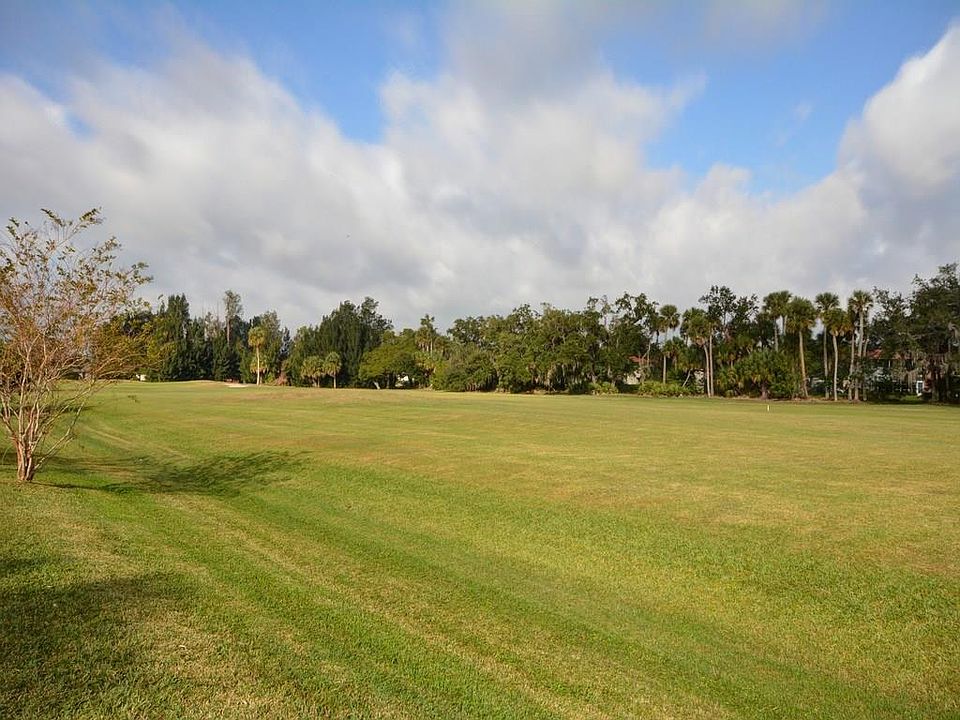 1st image of 22 Forest Park Dr