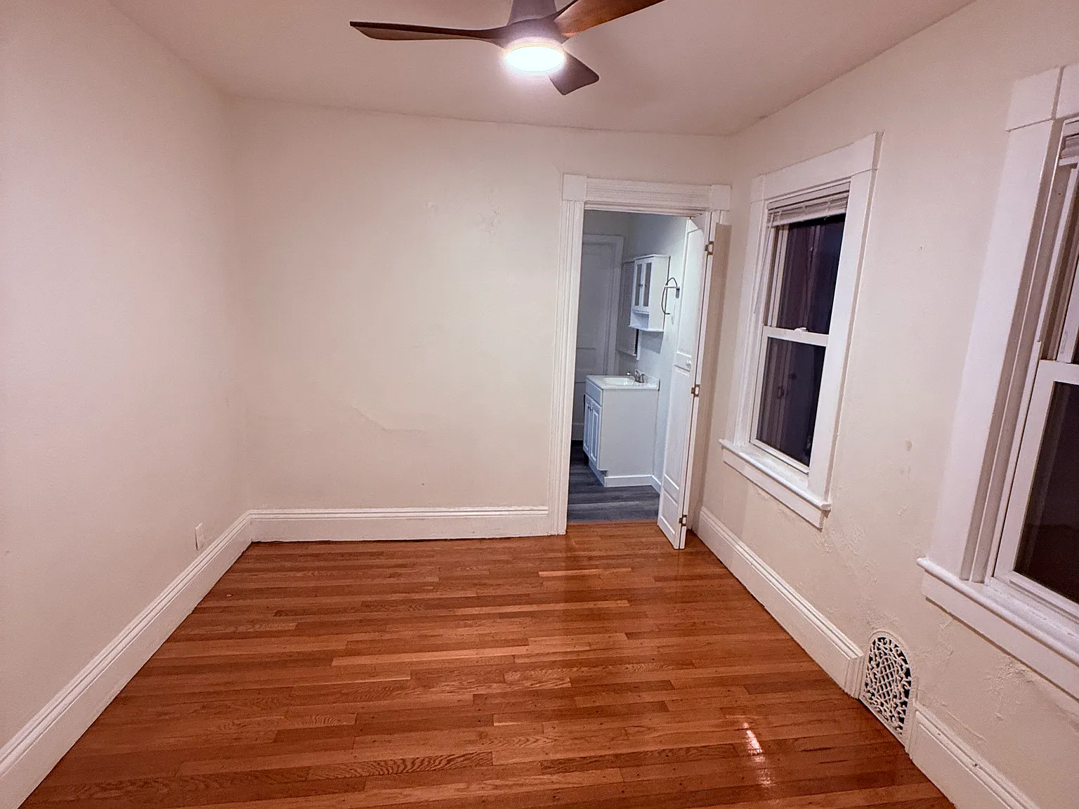 402 Pearl St — Photo 4