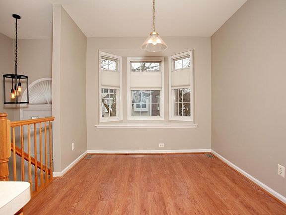 3rd image of 220 Barringer Dr