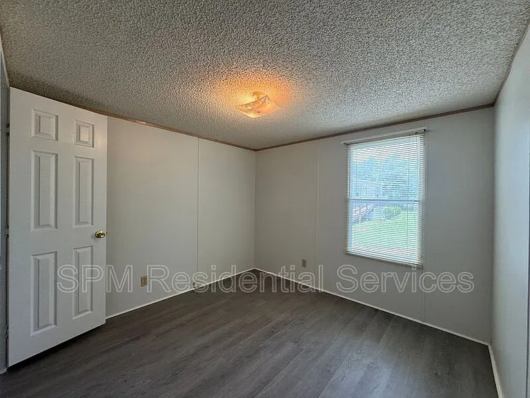 1227 Village Rd — Photo 14