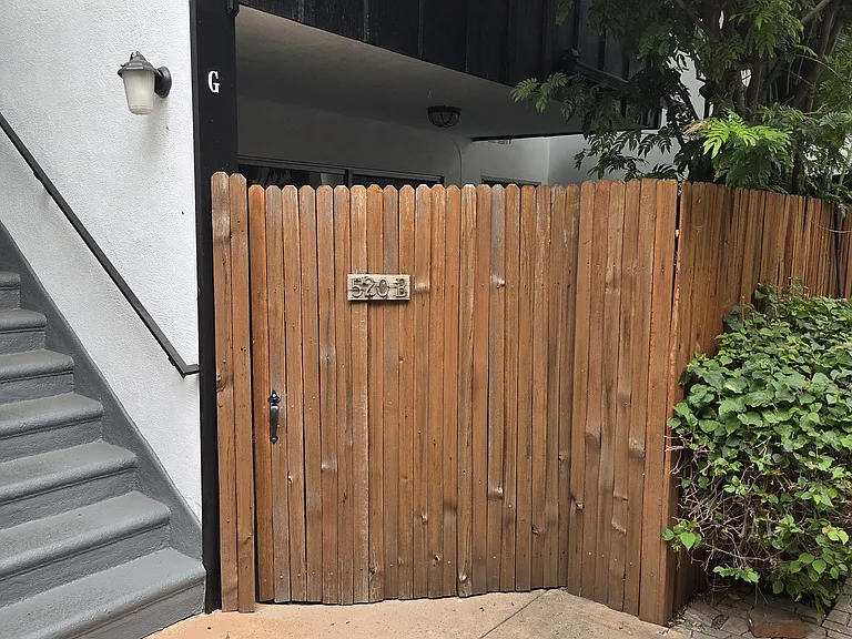520B W Knoll Dr #520B — Photo 2