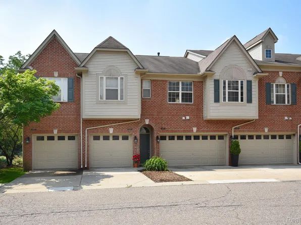 39516 Rockcrest Ln, Northville, MI 48168