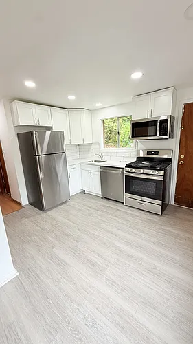 1334 Lakeview Blvd E Photo 1