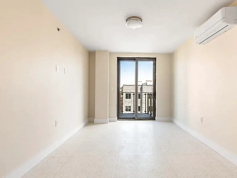 1669 E 19th St #Penthouse 2 — Photo 5