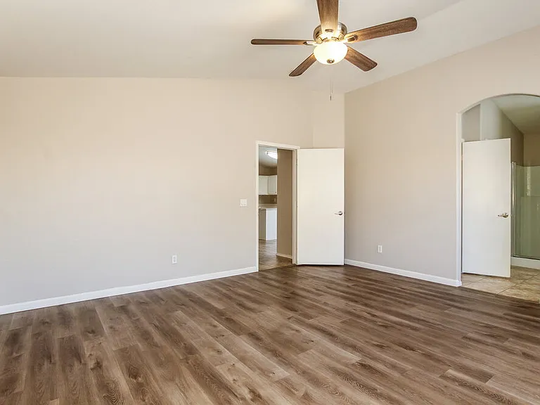 7334 W Lamar Rd — Photo 9