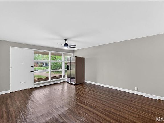 3rd image of 10412 Hallwood Dr