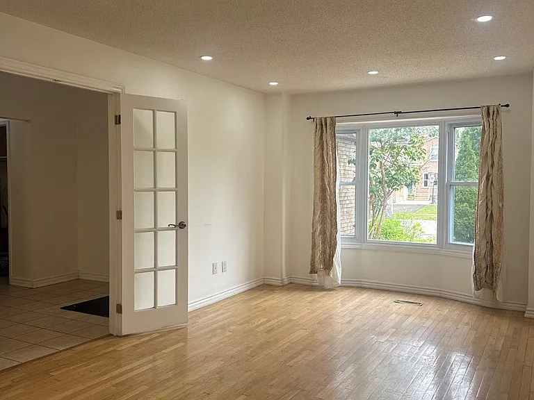 6 Carruthers Cres — Photo 8