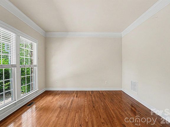 4th image of 2055 Solway Ln
