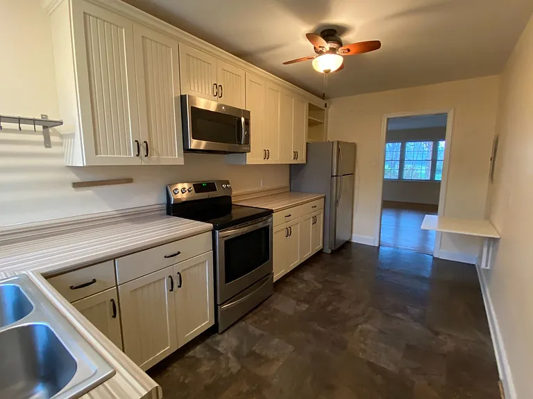4030 Forest Hill Ave #8 — Photo 5