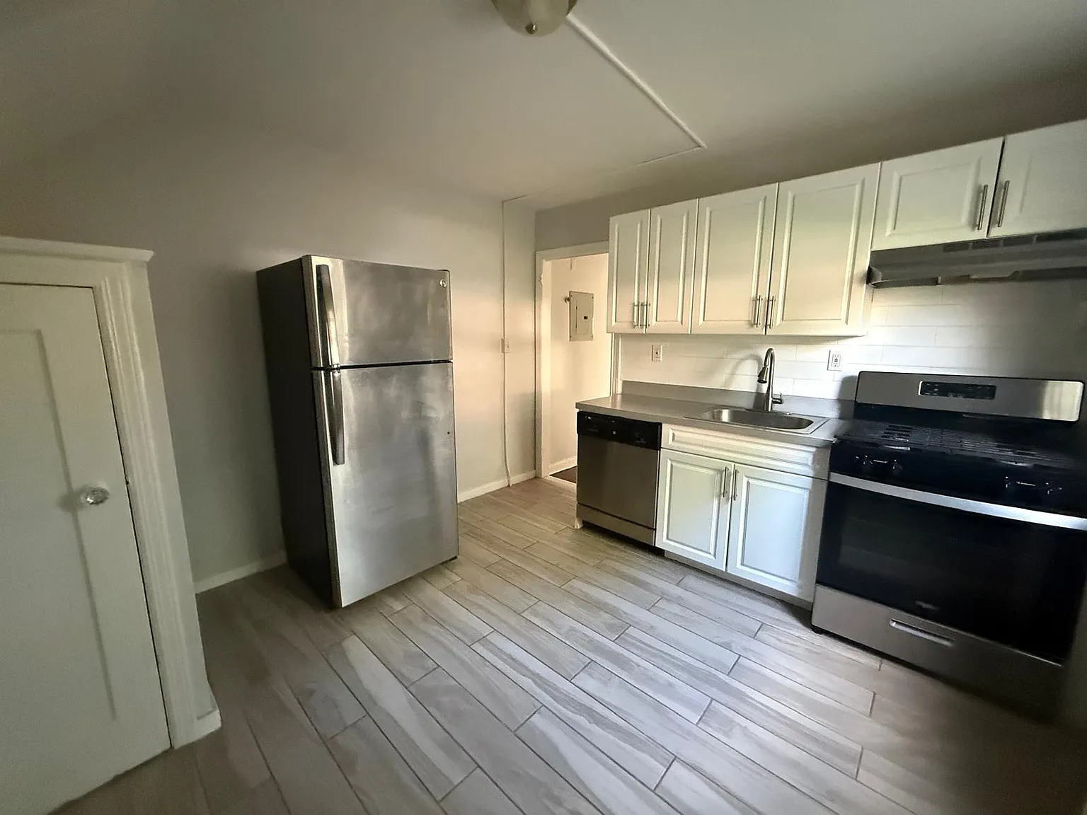 2 bed, $2,325 — Photo 4