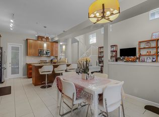 10122 241a St, Maple Ridge, BC V2W0E6