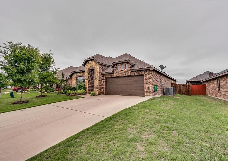 1st image of 204 Valley View Dr