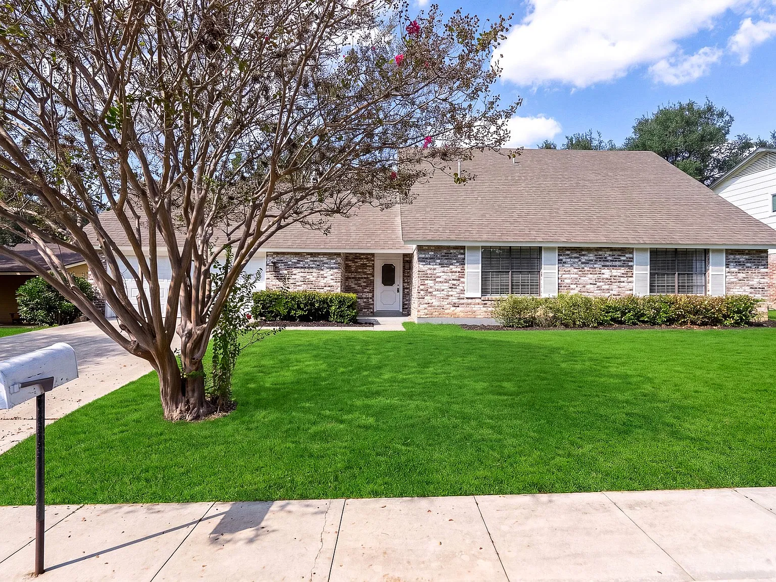 4 bed, 2.5 bath, 2251 sqft, $2,545 — Photo 3