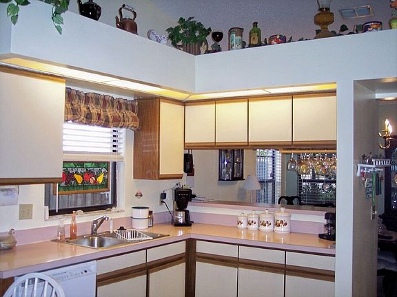 Kit snack bar area, cooking area opposite