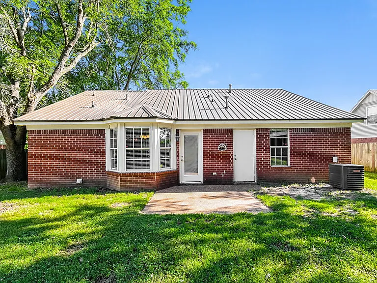 6205 Liberty Estates Dr — Photo 16