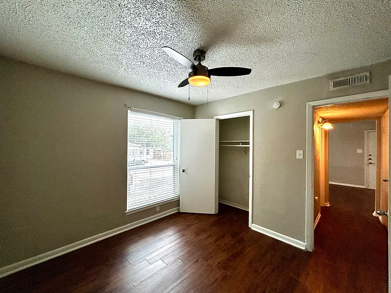 2401 Manor Rd #112 — Photo 15