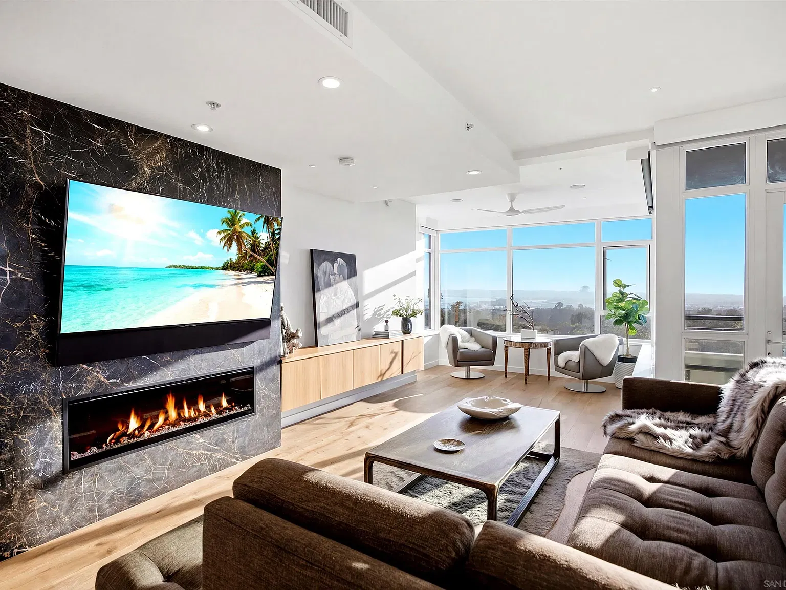 2 bed, 2.0 bath, 1574 sqft, $6,800 — Photo 3