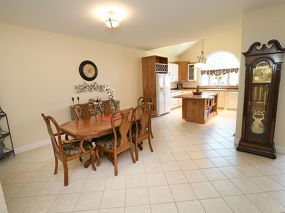 3rd image of 5865 Fountain Vista Dr