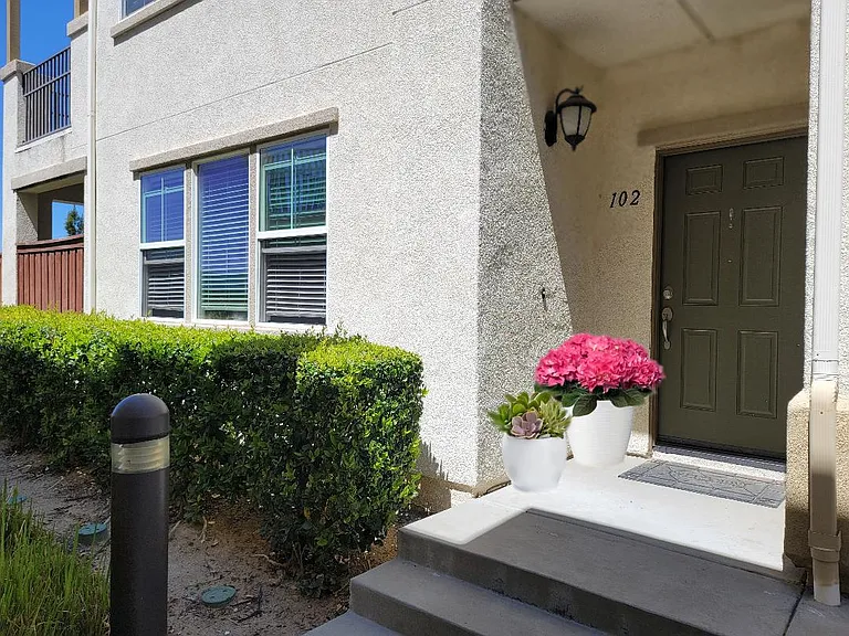 15431 Park Point Ave #102 — Photo 2
