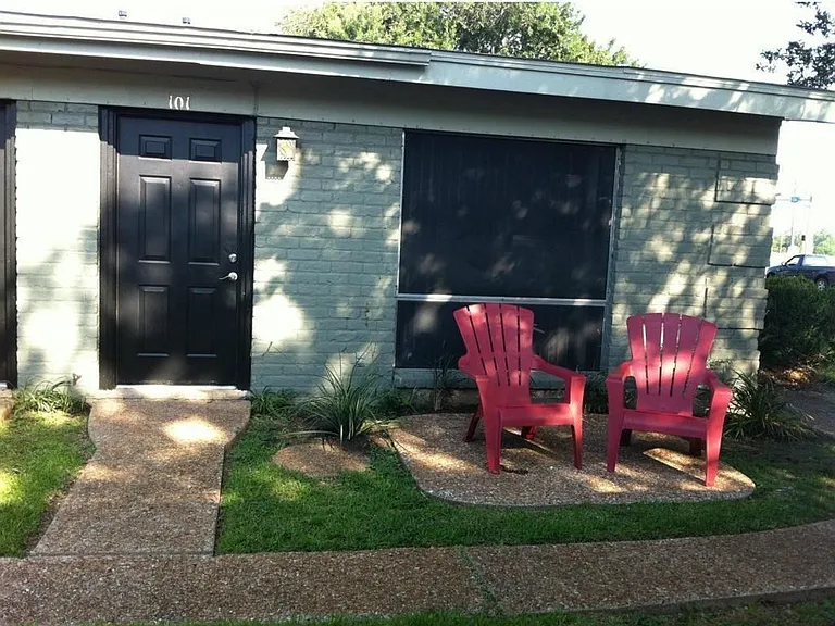 602 W 51st St #101 — Photo 3