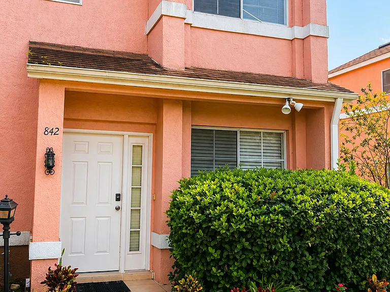 842 Monopoly Ct — Photo 1