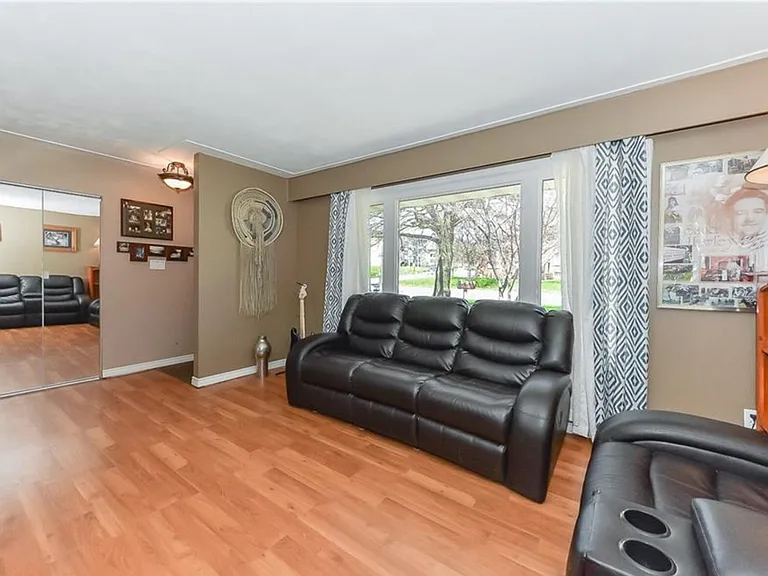 362 Victoria Rd N #1 — Photo 5