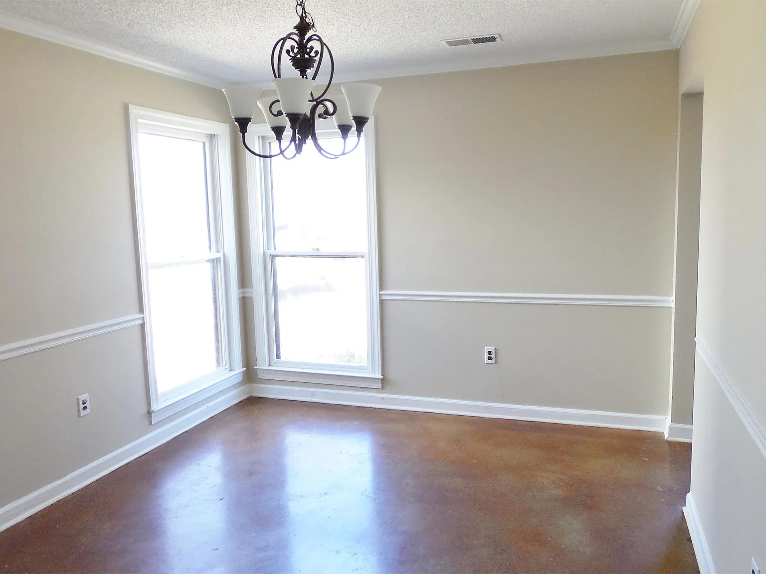 2868 Hampton Court Memphis, TN 38016 - 1 — Photo 2
