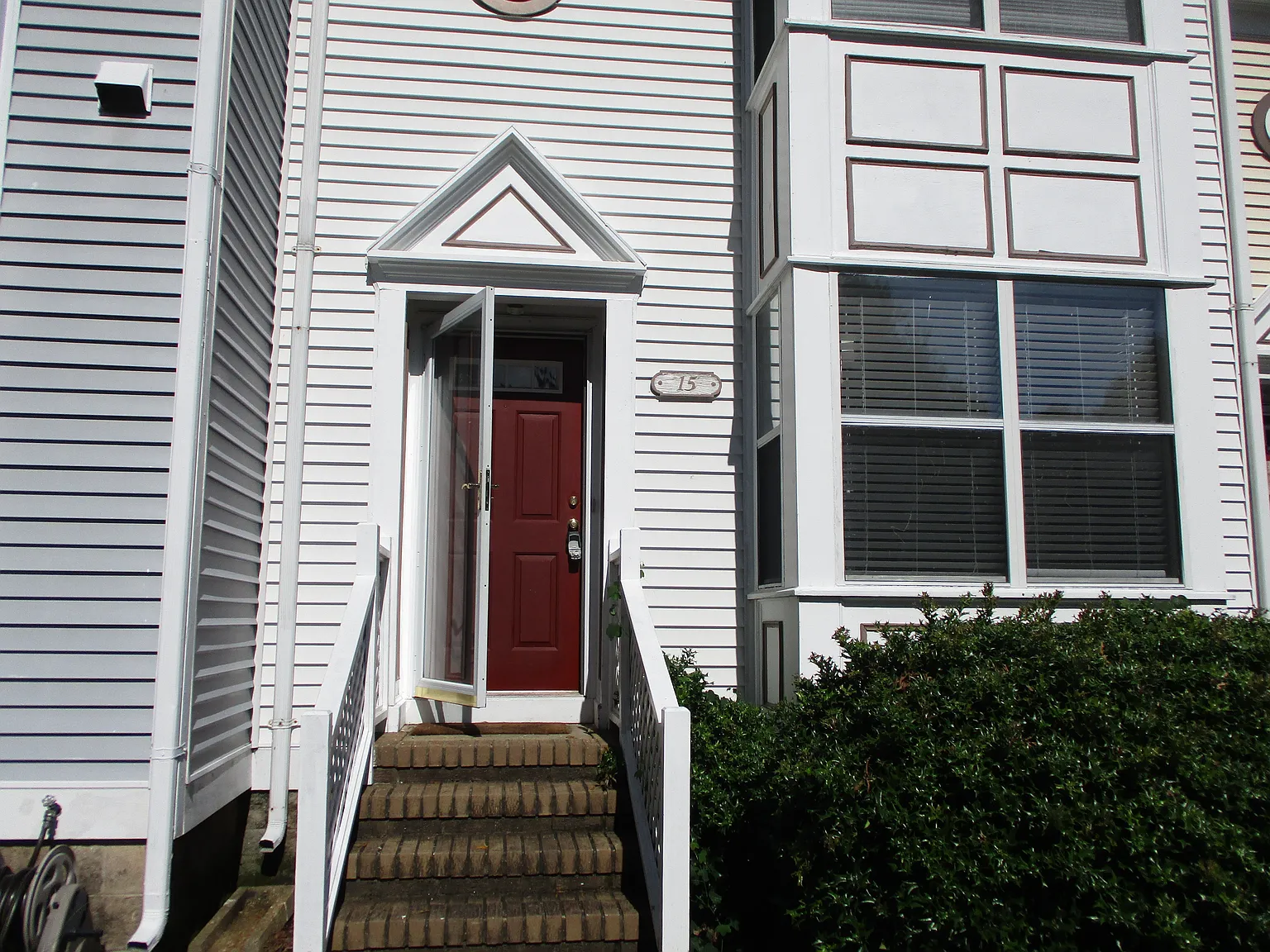2 bed, 2.5 bath, 1274 sqft, $1,650 — Photo 1