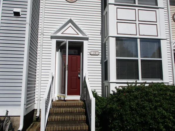 15 Palmerston Dr, Hampton, VA 23669