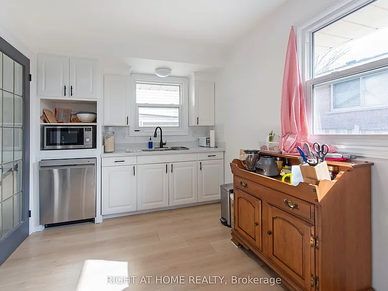 69 Alayne Cres — Photo 12