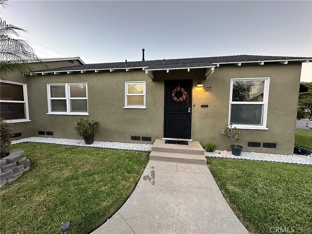 2 bed, 871 sqft, $2,750 — Photo 2
