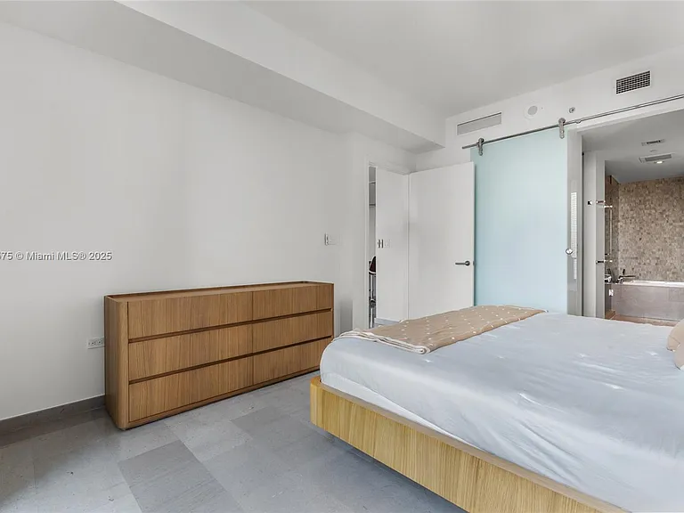68 SE 6th St #2306 — Photo 8