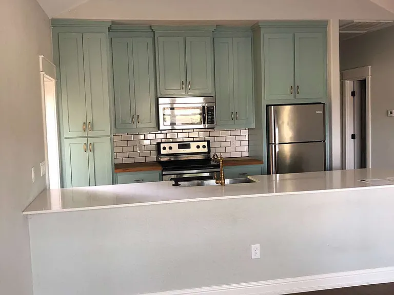 808 W Hull St — Photo 2