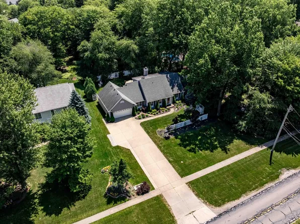 389 Jaycox Rd, Avon Lake, OH 44012