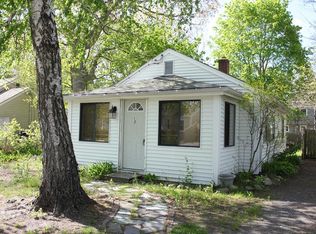 12 3rd St, Wareham, MA 02571